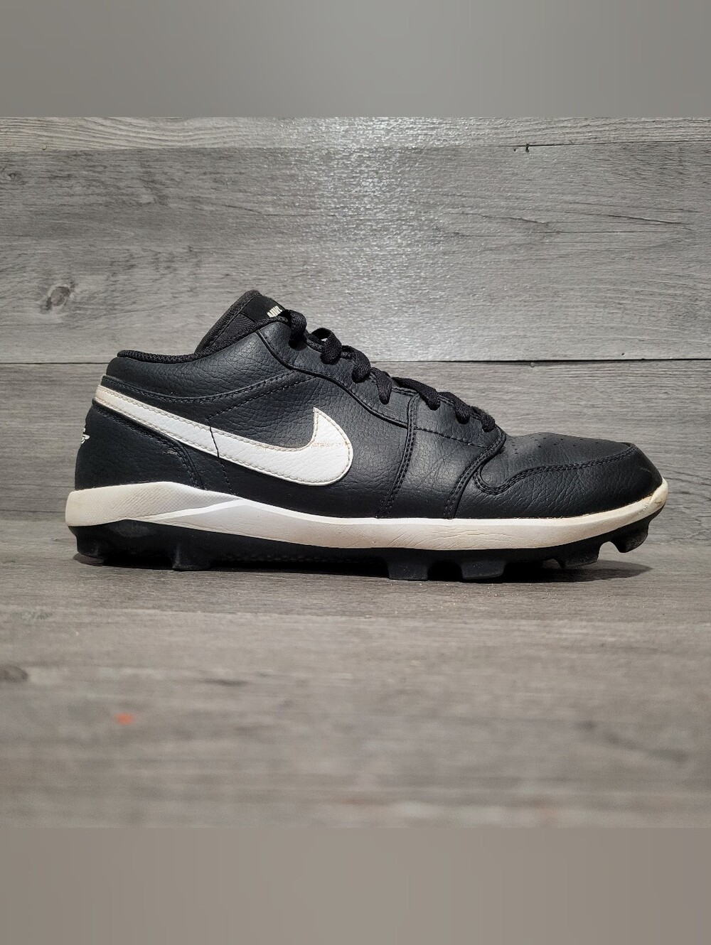 Air Jordan 1 Retro MCS Low Black White Mens Size 10 Baseball Cleats CJ8524-011